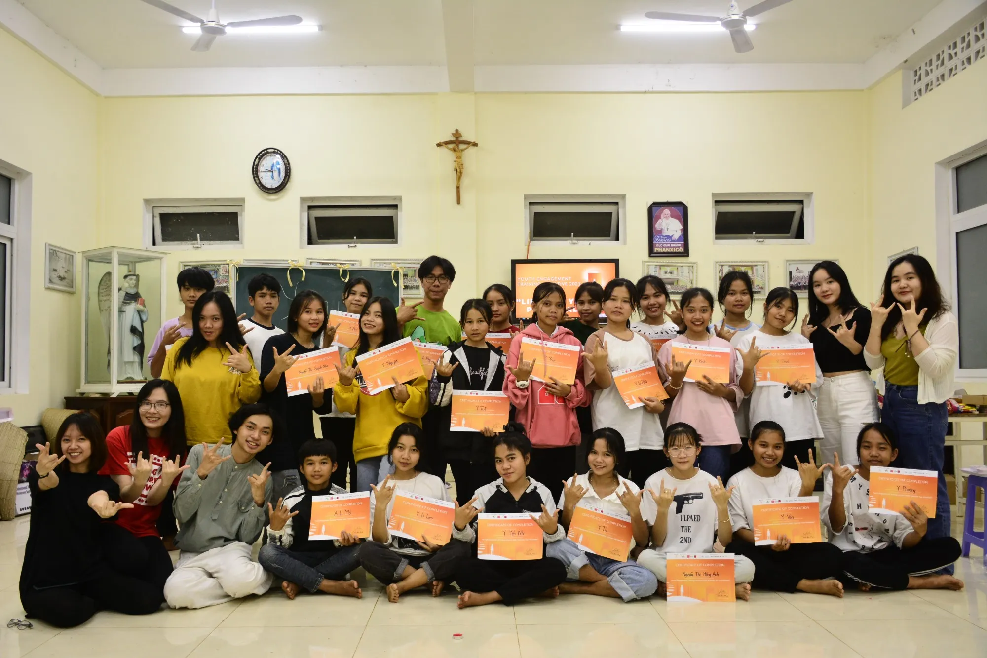 YETI 2021 students and facilitators holding their certificates of completion