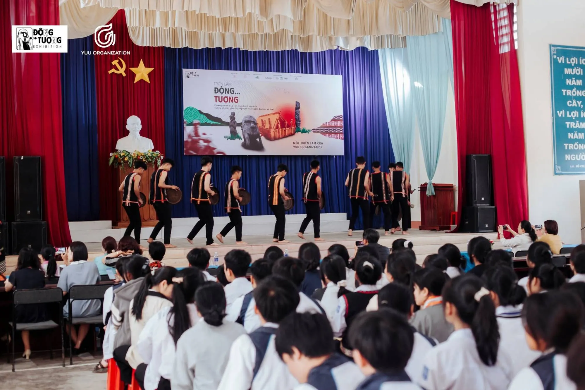 A gong performance at Động Tượng, an exhibition by YUU Organization