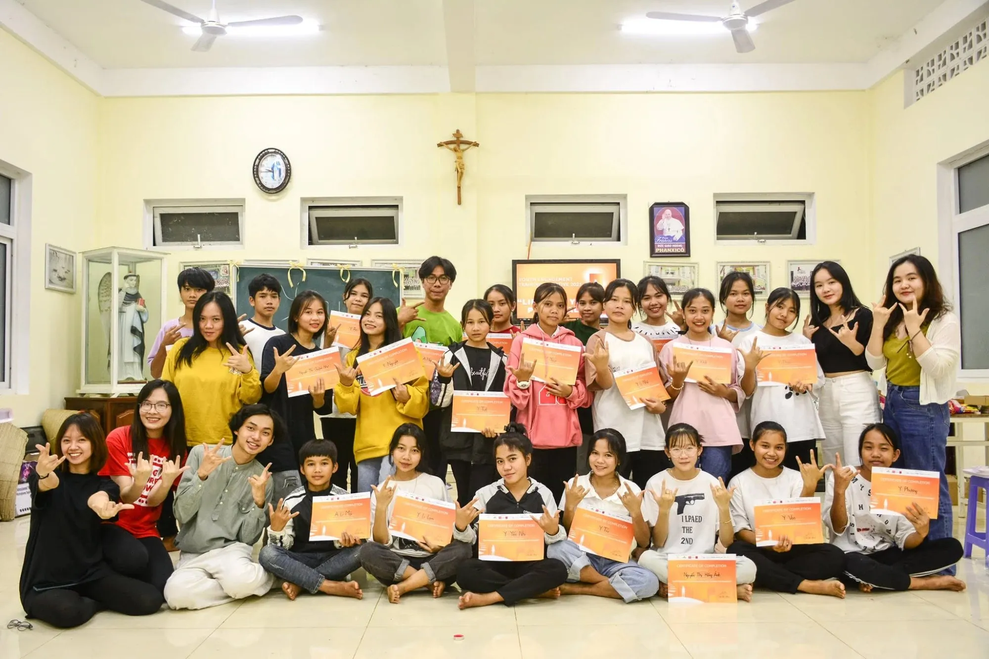 YETI 2021 students and facilitators holding their certificates of completion